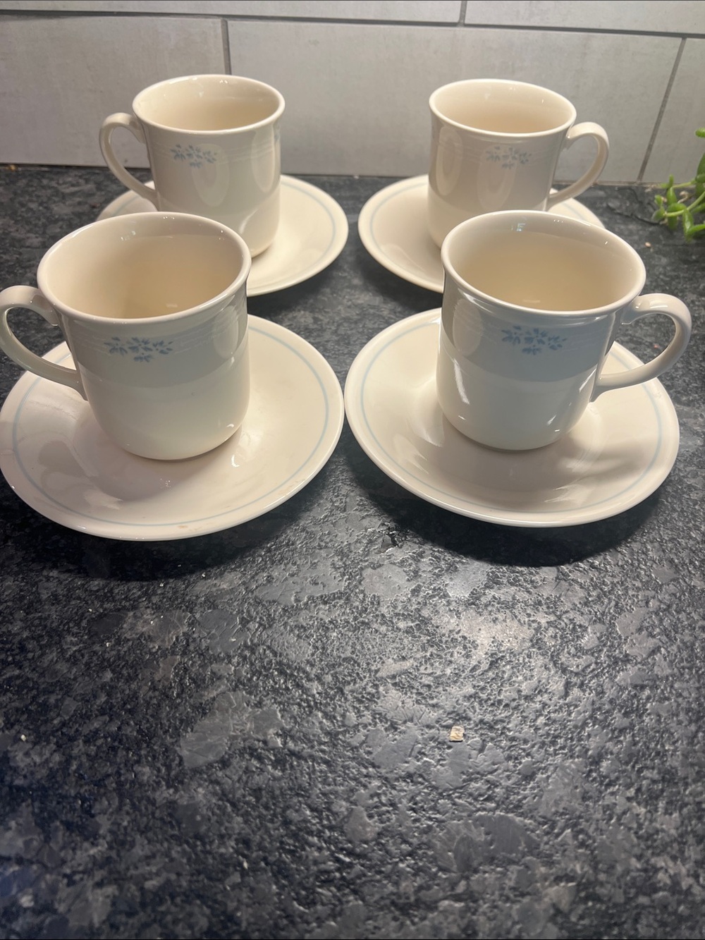 Set of 4 Vintage Corelle coffee cup and saucer set. Excellent condition